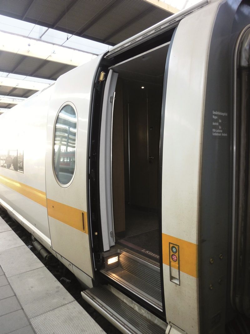 12_0154a_RAIL_PIC_wagon_doo.jpg
