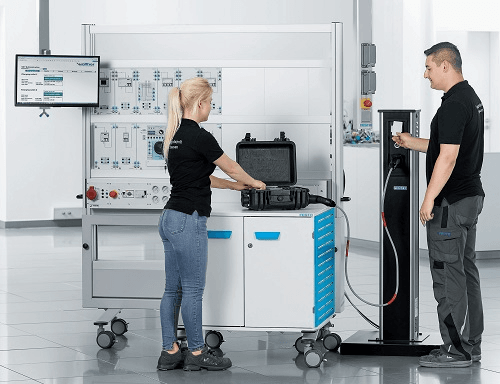 Un viitor electric generat de angajaţi specializaţi