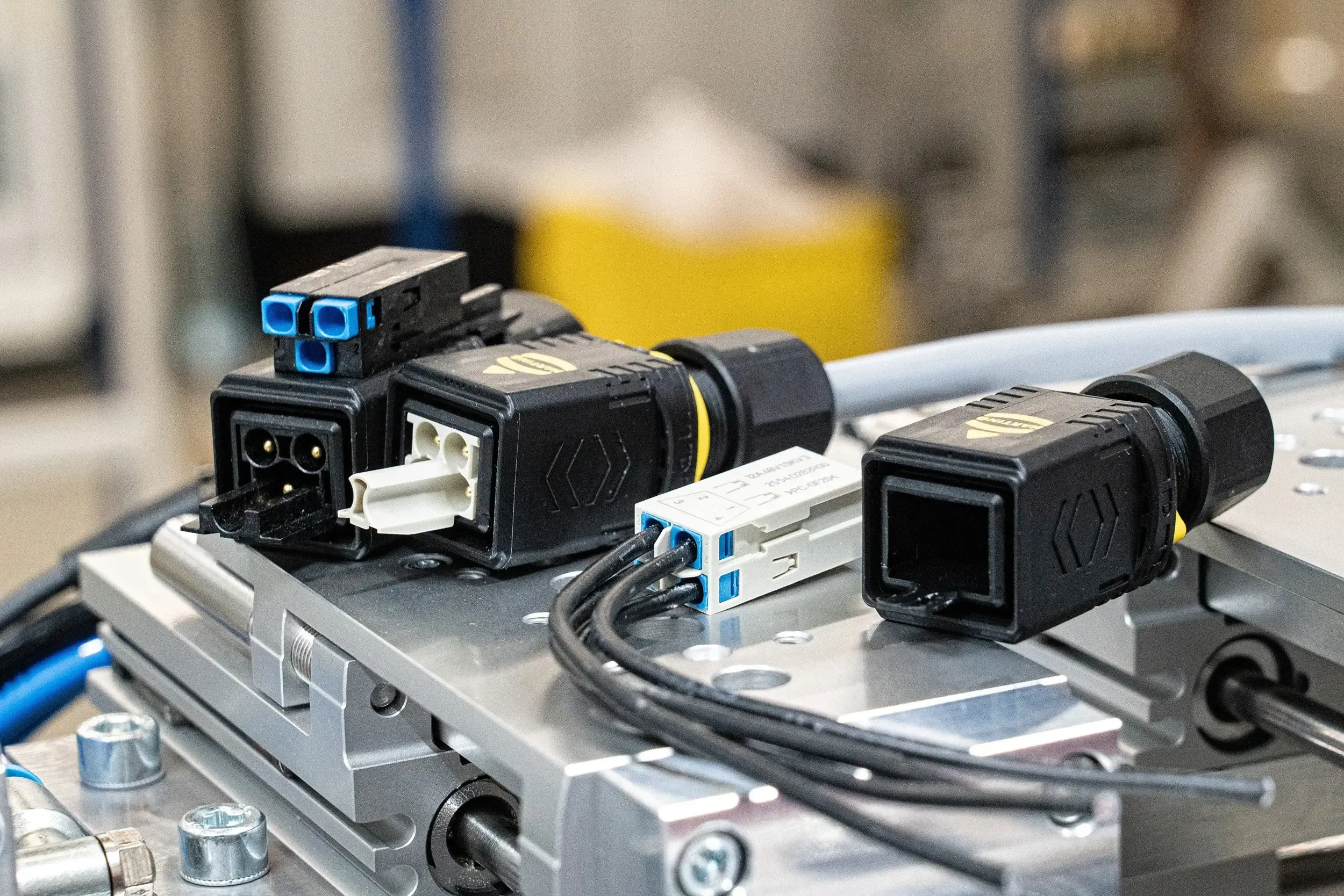 Quicklock HARTING lansează PushPull V4 Power cu tehnologie QuickLock