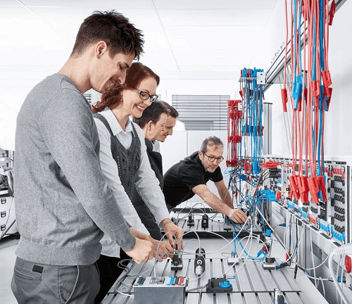 Festo Didactic – Lider pe piața de echipamente didactice şi instruire tehnică