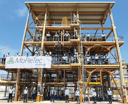 FOTO. LyondellBasell își dezvoltă propria tehnologie de reciclare chimică, MoReTec, la o fabrică pilot din Ferrara, Italia