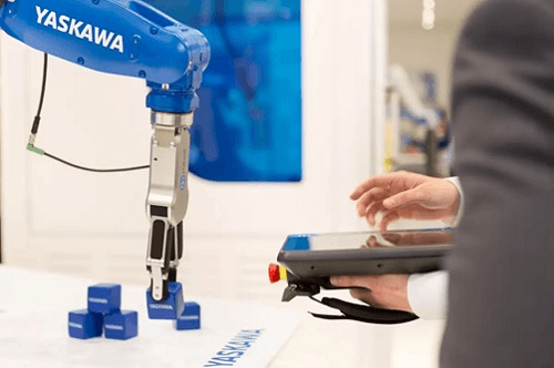 roboții de la YASKAWA