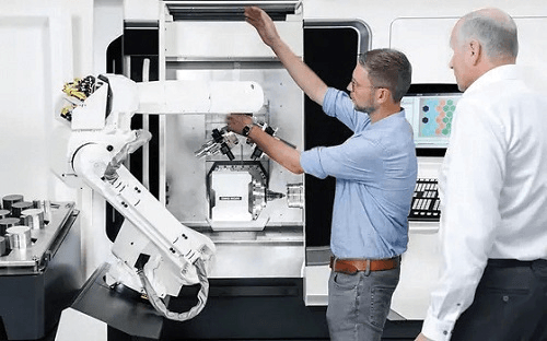 Cu Robo2Go, utilizatorii pot realiza o producție extrem de flexibilă și automată a pieselor de prelucrat solicitante, fără nicio cunoștință de programare a robotului.
